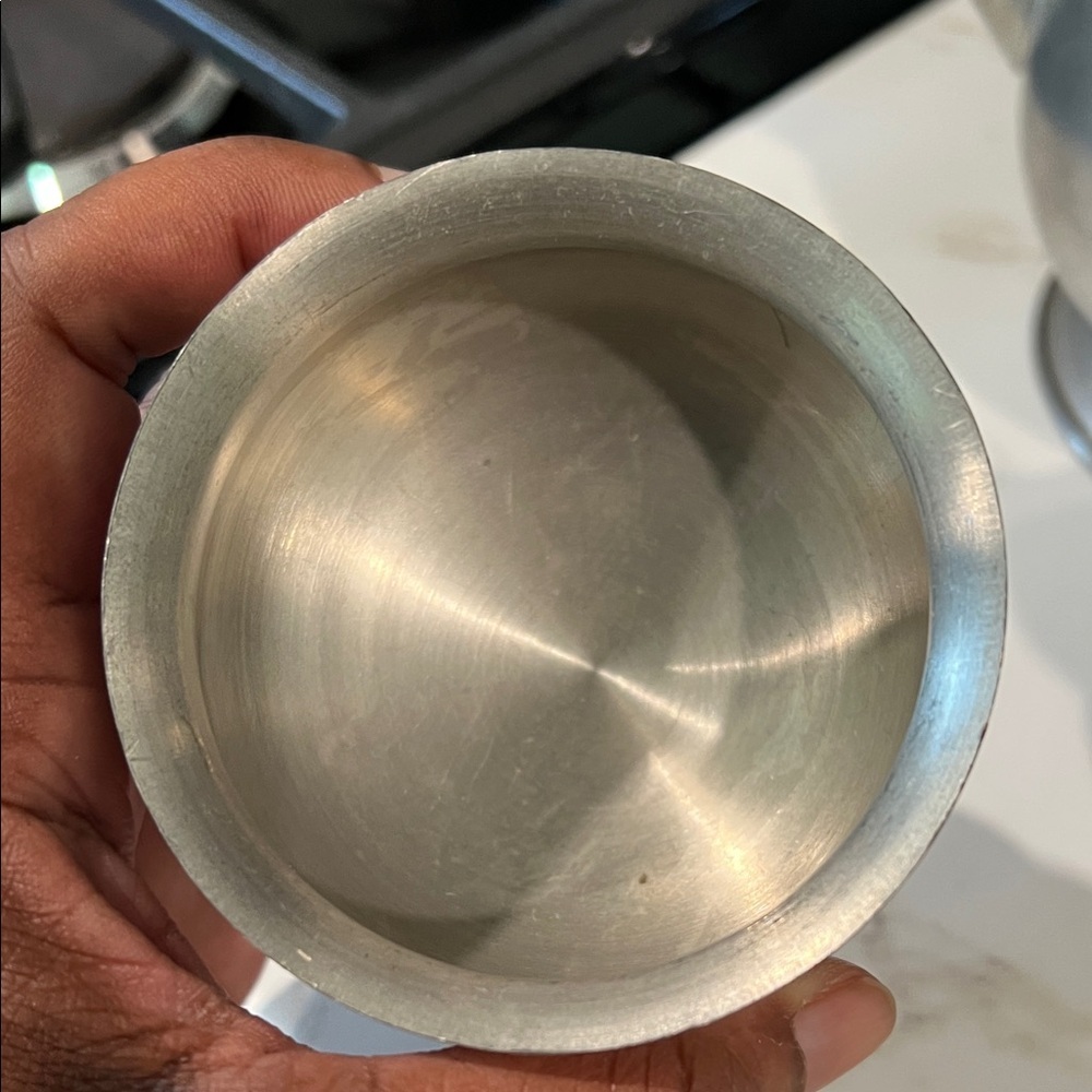 Classic Silver Tea Set for Elegant Gatherings - Picture 3 of 8